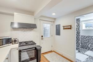 Commuter-Friendly Seattle Apartment! Dogs Welcome