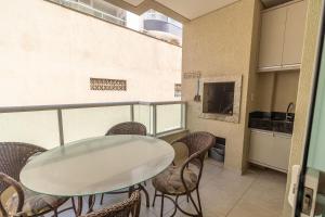 084 - Apto a 50m do mar em Bombas