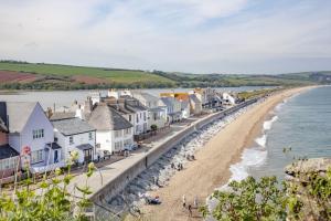 3 Bayview - Beachfront & Free Wi-Fi