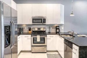 Pond view pool home close to Disney TR17508PA - 3 bedrooms - 3 bath - waterview