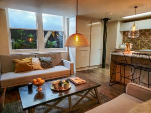 Boutique Seaside Apt With Patio Pass the Keys