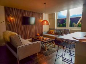 Boutique Seaside Apt With Patio Pass the Keys