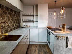 Boutique Seaside Apt With Patio Pass the Keys