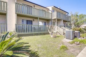 Bright and Airy Myrtle Beach Condo 1 Block to Ocean