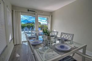 Newly Refurbished Naples Park Cottage with a Heated Pool