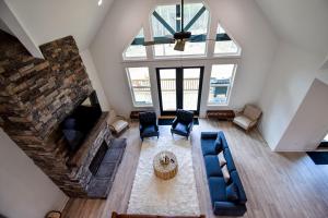 Mountain Peak Lodge:Games and Views Meet