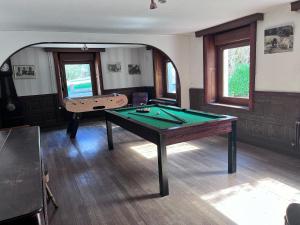 Maisons de vacances Ferme des Jonquilles 15p - billard, PS4, salle de sport : photos des chambres