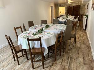 Maisons de vacances Ferme des Jonquilles 15p - billard, PS4, salle de sport : photos des chambres