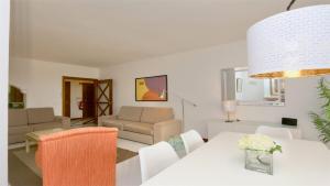 Al Charb TopFloor sea view, ar con, pool - CleverDetails