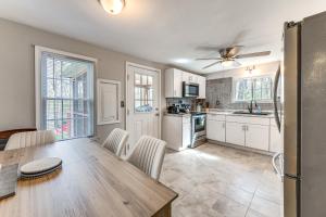 Toano Home with Screened Porch Steps to Lake!