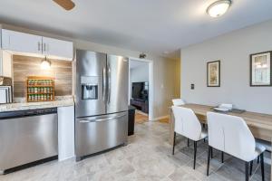 Toano Home with Screened Porch Steps to Lake!