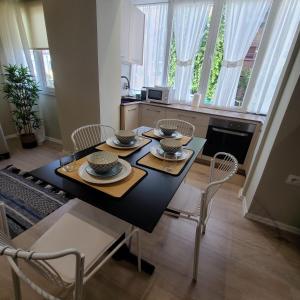 TESA apartment, accommodates 4, Next to City Center, with AC and WiFi