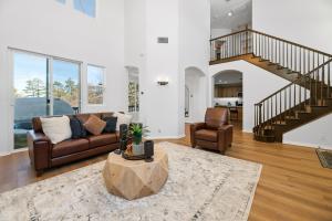 The Bear House - Spacious custom built home offers views! Game Room!