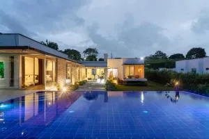 Hermosa casa campestre a 9 minutos de la ciudad - El Guayabo