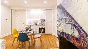 Porto River Flat w Patio by LovelyStay