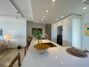 Le Bluebay - Luxurious 2 bedrooms seaview swimming pool carpark