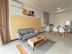 Cityscape Suite, 4 to 5 Pax at Urban Suites Georgetown by SuperStay