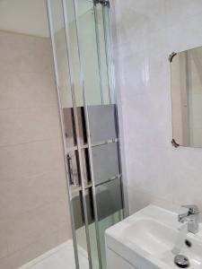 Nice single bedroom near QMC