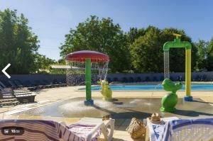 Maisons d'hotes Charmant bungalow tout equipe avec TV - 4 a 6 personnes - proche Europapark : photos des chambres