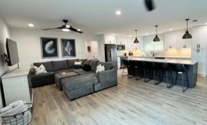 Love Shack in Foley Hot Tub Modern Cozy