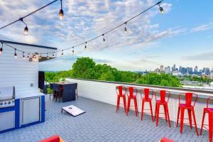 New NashVegas Downtown Rooftop City Views 13Beds
