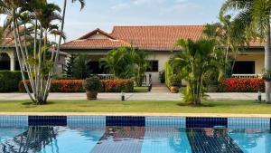 Villa Baan Lisa, Hua Hin, 2BR,2BA, near Soi 94, beach, restaurants & Shopping