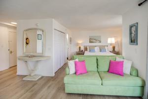 Fort Myers Beach Studio - Sunset and Ocean Views!