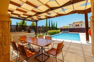 Luxury Central Villa AJ06 with Private Heated Pool & Jacuzzi, Services Inc, Aphrodite Hills Resort