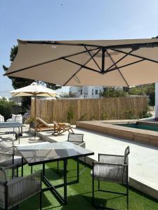 Minimal Cream Apartment Pool-front in Paros