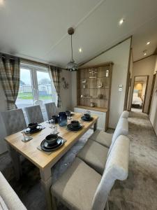 Golden Anchor - The Oakland Lodge - Coastal Caravan Breaks