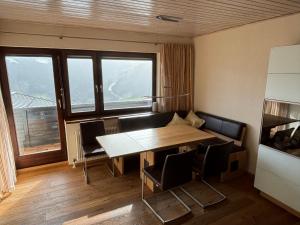 Modernes Apartment mit Panoramablick & Wanderwegen ab Haustür