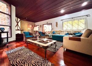 Incrivel casa com lazer completo e WiFi -Ibiuna SP