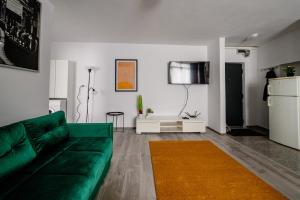 Happy Heart Hideaway