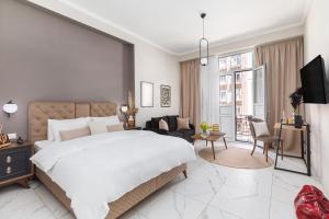 Black Onyx Comfort Suites - Elegant Stay- City Center Next to Airport Bus