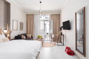 Black Onyx Comfort Suites - Elegant Stay- City Center Next to Airport Bus