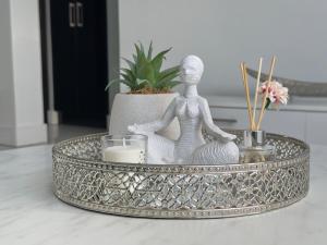 Gracelyn KJG CBD Gym & Pool Apartment at 77 on Independence