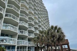 Beautiful Oceanfront Condo 1202