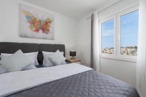 GoldenSky New Apartment