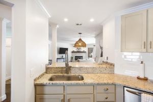 Upscale Step-Free Branson Getaway Resort Perks!