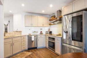 Upscale Step-Free Branson Getaway Resort Perks!