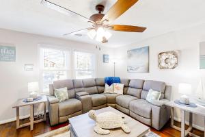 Central Galveston Cottage