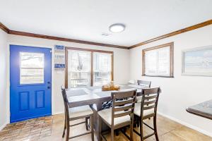 Central Galveston Cottage