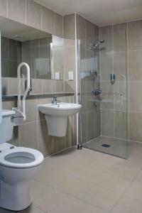 King Room - Disability Access room in Best Western Invercarse Hotel