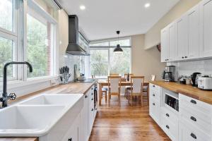 Green Leaf Retreat - PETS ALLOWED - FREE PARKING - FAMILY FRIENDLY - CLOSE TO KATOOMBA ANDMOUNTAIN ATTRACTIONS!