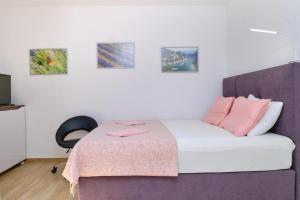 Apartments with a parking space Losinj, Losinj - 22870