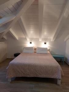 Apartments with a parking space Losinj, Losinj - 22870