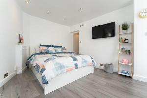 Host & Stay - Islingword Studio