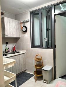 MH Homestay 3R2B Condo very near to KLCC, Free Wi-Fi, Netflix & Parking