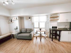 One Bedroom with Pool at Avida Tower 1 Ayala IT Park