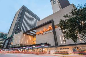 One Bedroom with Pool at Avida Tower 1 Ayala IT Park